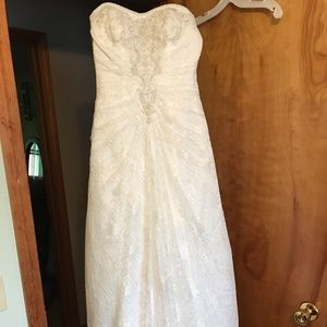 New ivory lace wedding dress, size 2